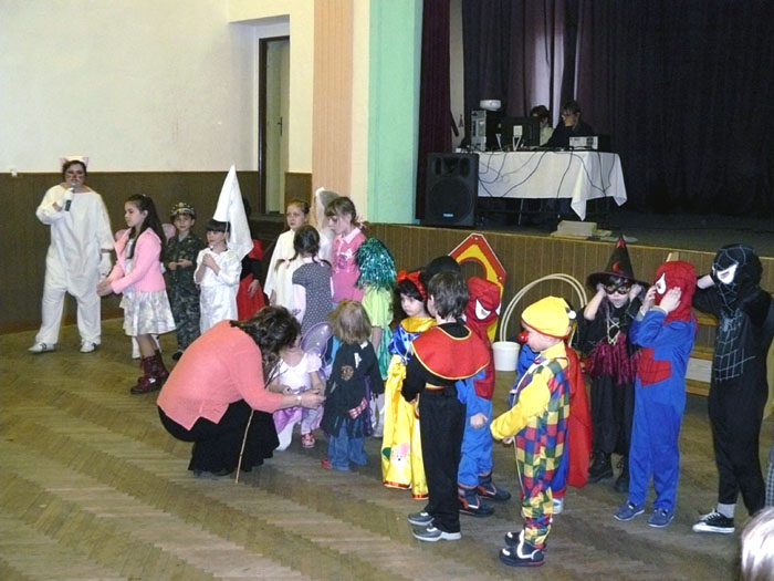 Reprosoustavy BC 1500 a mikrofon MBD 810 na maškarním plese