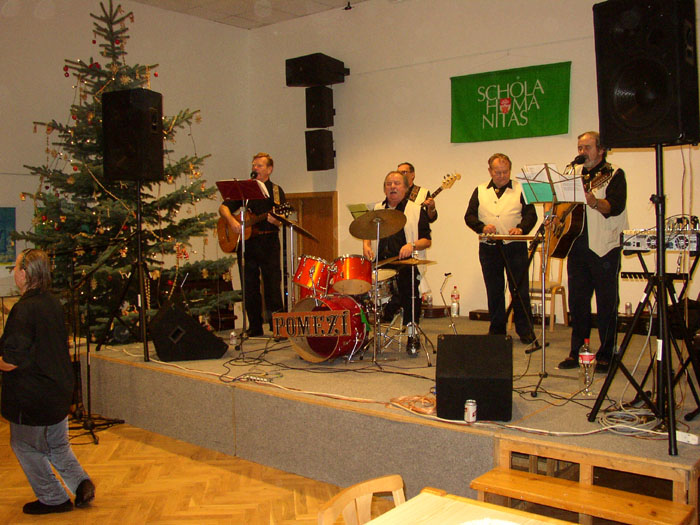 Kapela Pomezí používá mikrofony MD 500, MBC 800 a reprosoustavy řady BS