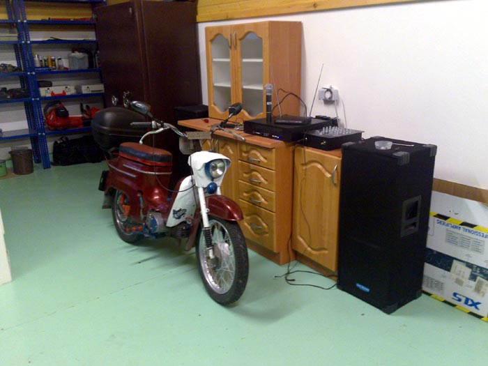 Domácí diskotéka s mikrofonem MBD 800 a reprosoustavami BH 2120