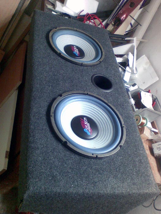 WD 100 a W 100 v dvojitém autosubwooferu