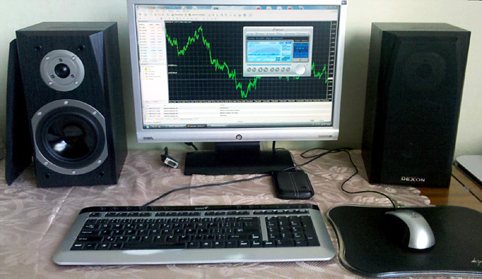 Allegro 50 na pracovním stole u PC