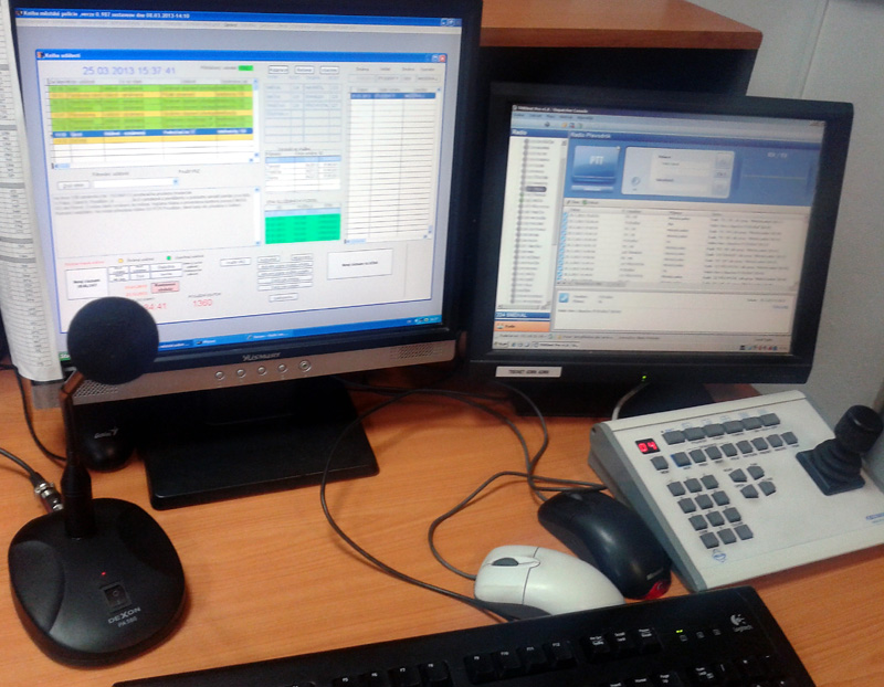 PA 560 ovládá radiostanici u Městské policie