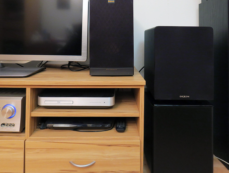 Subwoofery SUB 800A, SUB 1200A v obýváku a trucovně