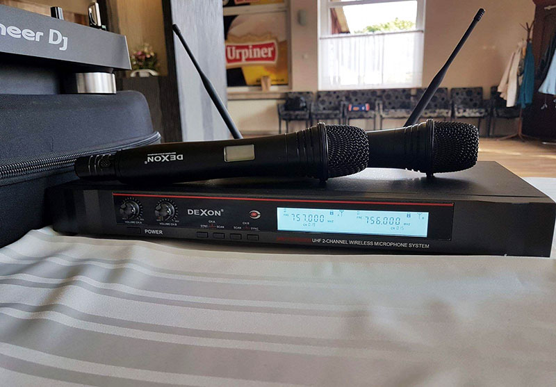 Bezdrátové mikrofony MBD 832 pro debaty, svatby a oslavy