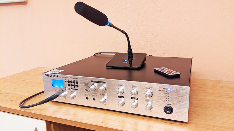 Ústředna JPA 1185 s mikrofonem PA 580 ozvučují školu