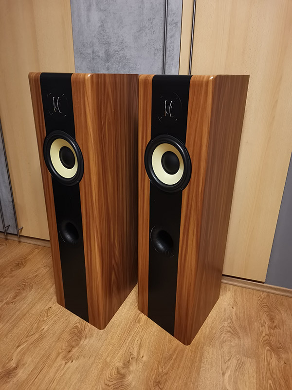 IRB 20/100/01,8 a IRT 10/80/01,8 ve sloupových reprosoustavách