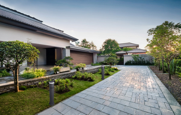 SH 270 válcová reprosoustava s osvětlením na zahradu     